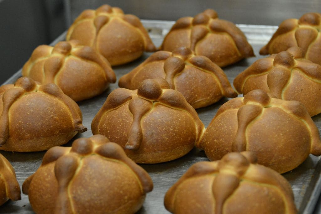 El tradicional pan de muerto acompaña los festejos del 1° y 2 de noviembre