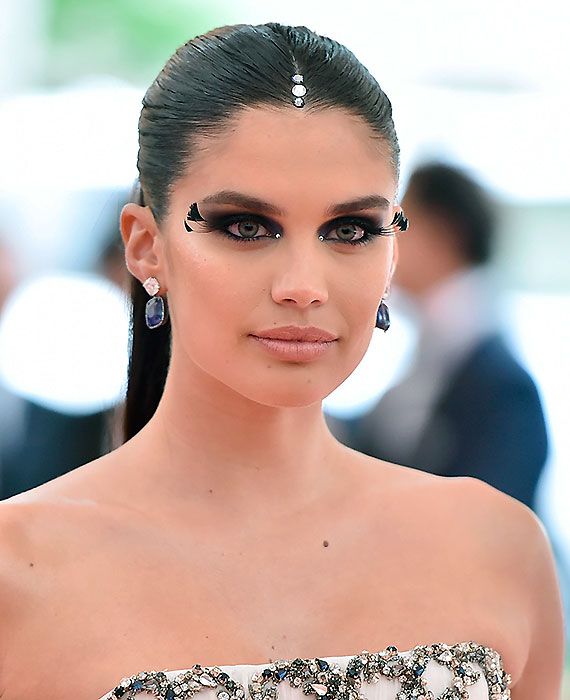 gala met maquillaje ojos sara sampaio 1a