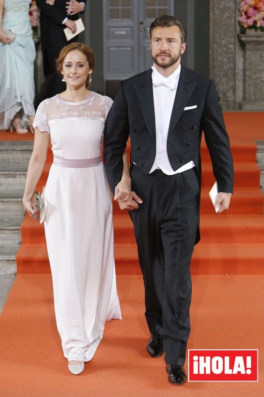 Según publica la prensa sueca, Lina Hellqvist, la hermana mayor de la princesa Sofia se casará este verano con su novio, Jonas Frejd, con el que acudió a la Boda Real
