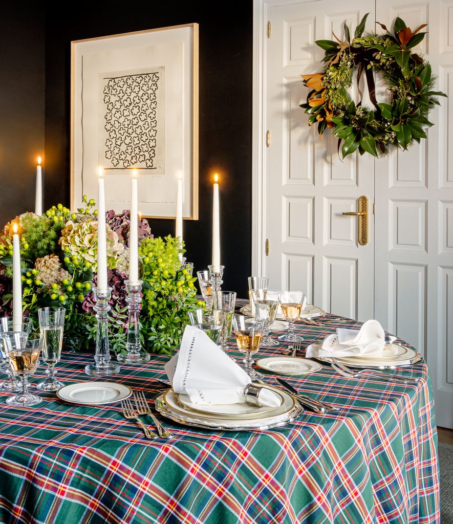 Mesa de Navidad con mantel a cuadros