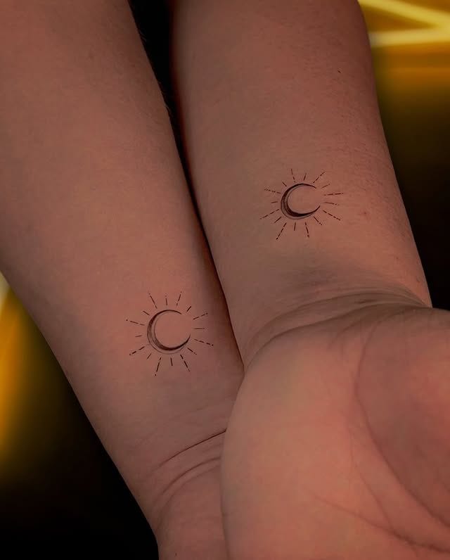 Tatuaje en pareja sol y luna