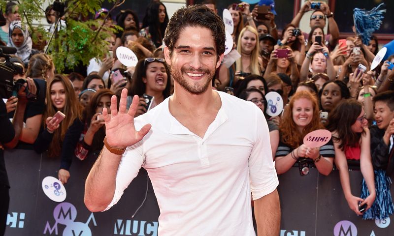 tyler_posey_red_carpet_1a