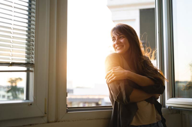 istock chica feliz