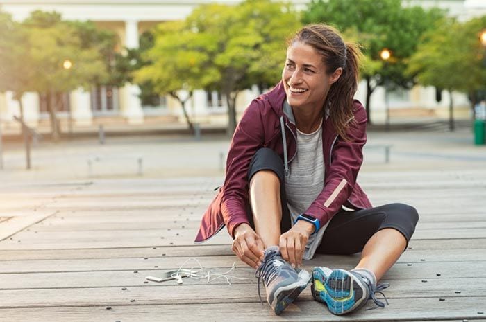 chica preparada para hacer running