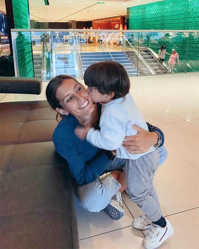  Ana Boyer 'muere de amor' con los primeros juegos de su hijo Mateo