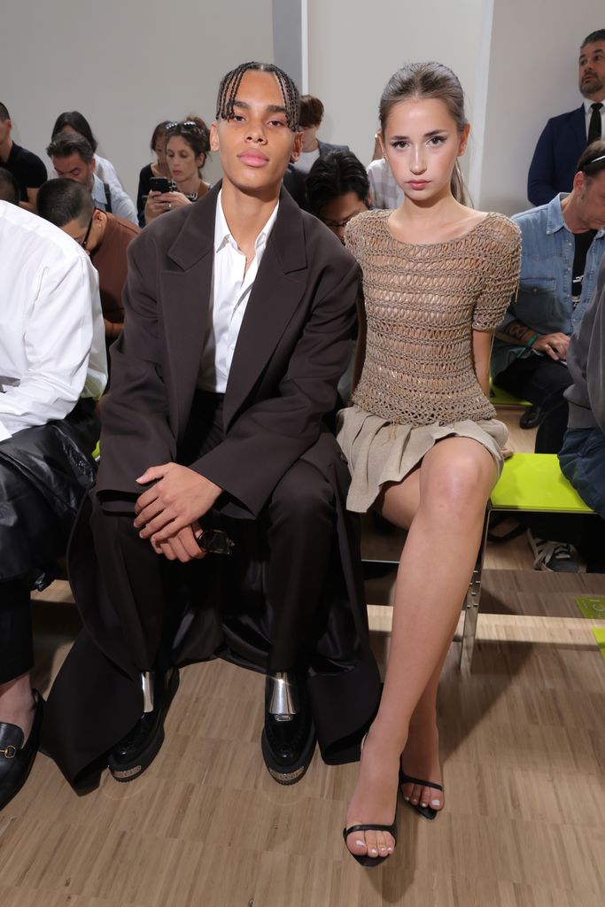 Alexandre Grimaldi y Savannah Hennessy en el front row del desfile de Gucci en la Milan Fashion Week Menswear 