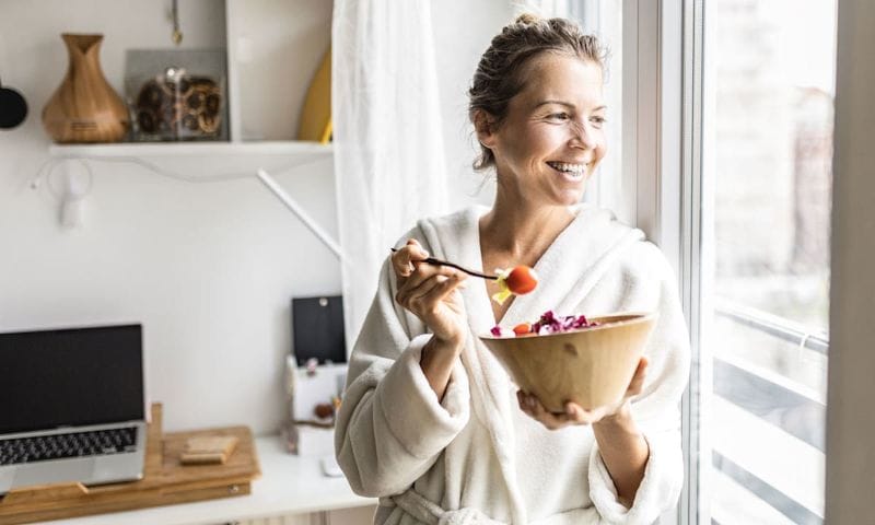 getty mujer comida sana