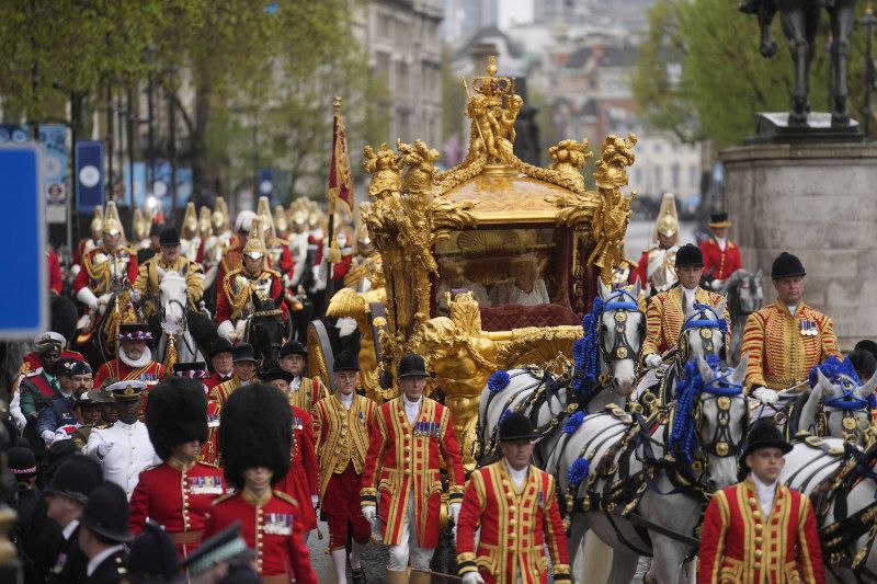 La Procesión de coronación y la Procesión del Rey