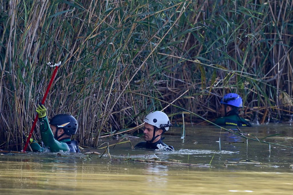 Agentes de la guardia civil en sus labores de rescate por la DANA de Valencia