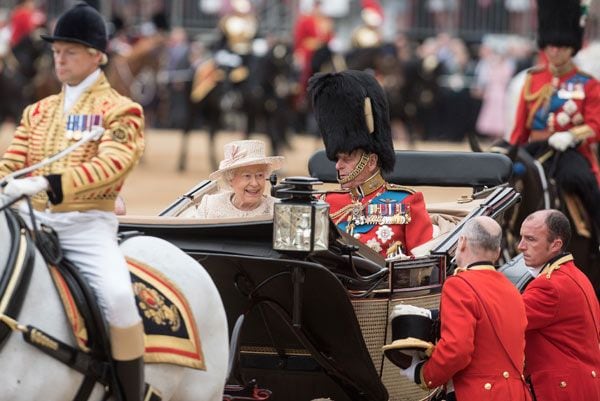 La reina Isabel ha celebrado de forma oficial su cumpleaños con el desfile Trooping the Colour
