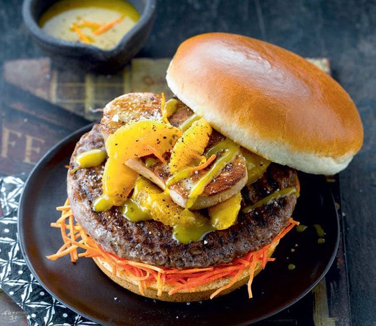 Hamburguesa de ternera y foie con ensalada de naranja