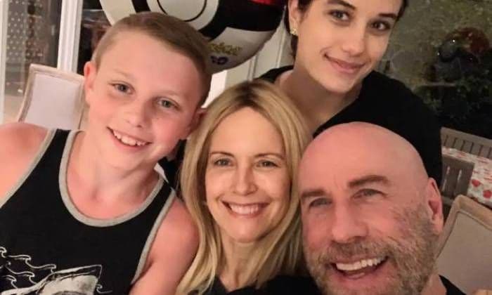 La familia de John Travolta