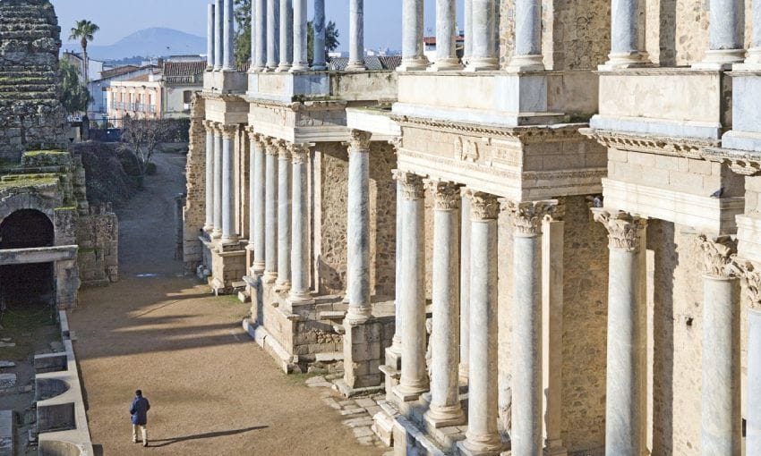 Columnata del teatro romano de Mérida.