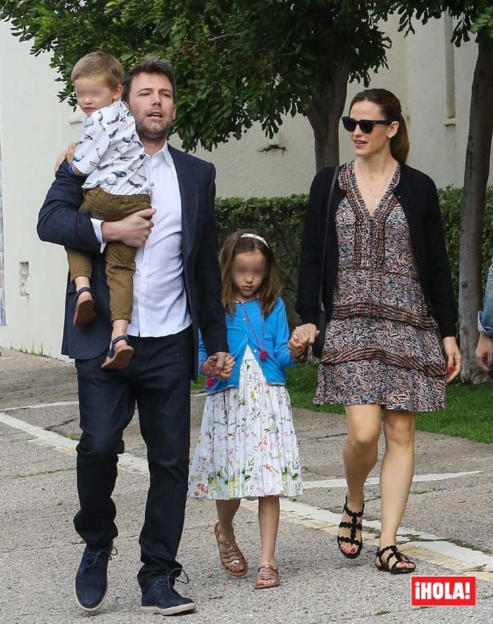 Ben Affleck se reunió con su exmujer, Jennifer Garner, y sus hijos para asistir a la Misa de Pascua
