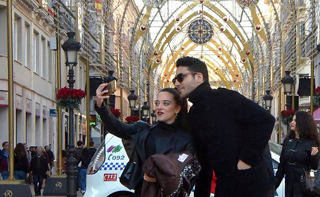 Miguel Angel Silvestre con fans