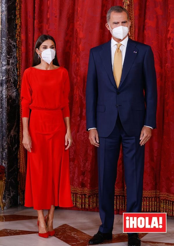 Reina Letizia con look rojo