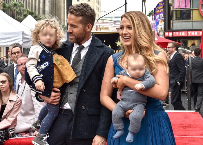 Blake Lively y Ryan Reynolds con sus hijos