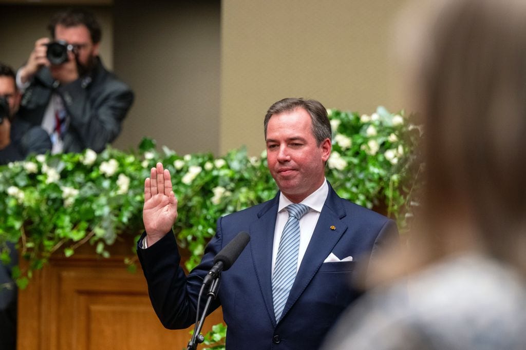 Ceremonia de traspaso de poderes entre el Gran Duque de Luxemburgo y su hijo Guillermo