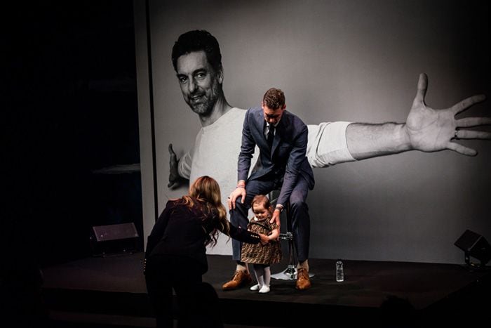 pau gasol con su hija y su mujer en su retirada