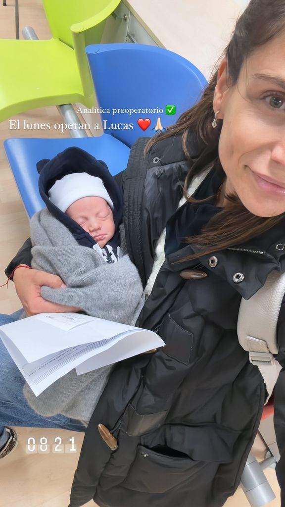 Lucía Villalón con su segundo hijo, Lucas