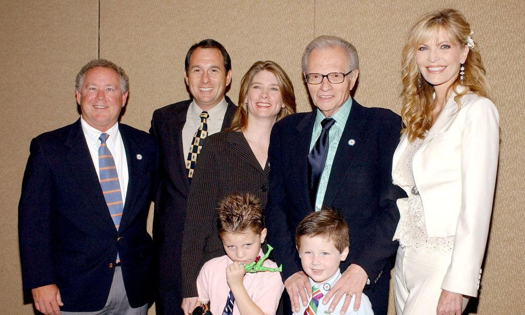 Larry King poses with all his children Chance, Cannon, Chaia, Andy, Larry Jr. and his wife Shawn