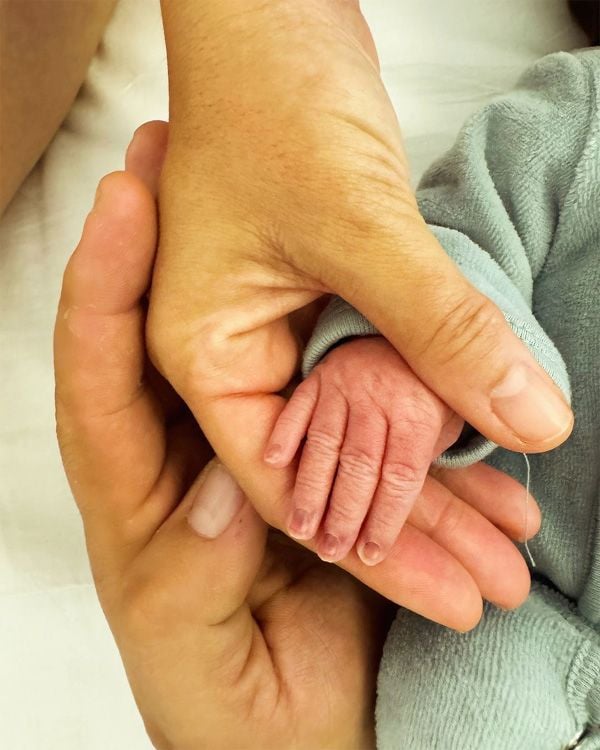 Gisela presenta a su hijo, Indiana