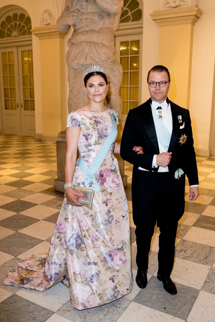 Victoria de Suecia, look de gala con vestido y tiara