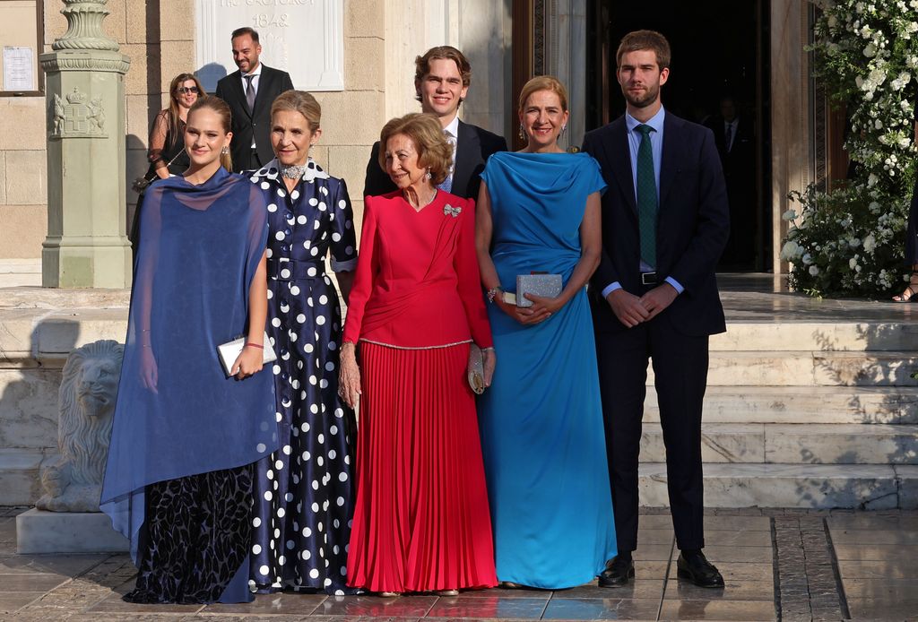 Las infantas Elena y Crisitna, la reina Sofía, Irene, Juan y Miguel Urdangarin en la boda de Teodora de Grecia