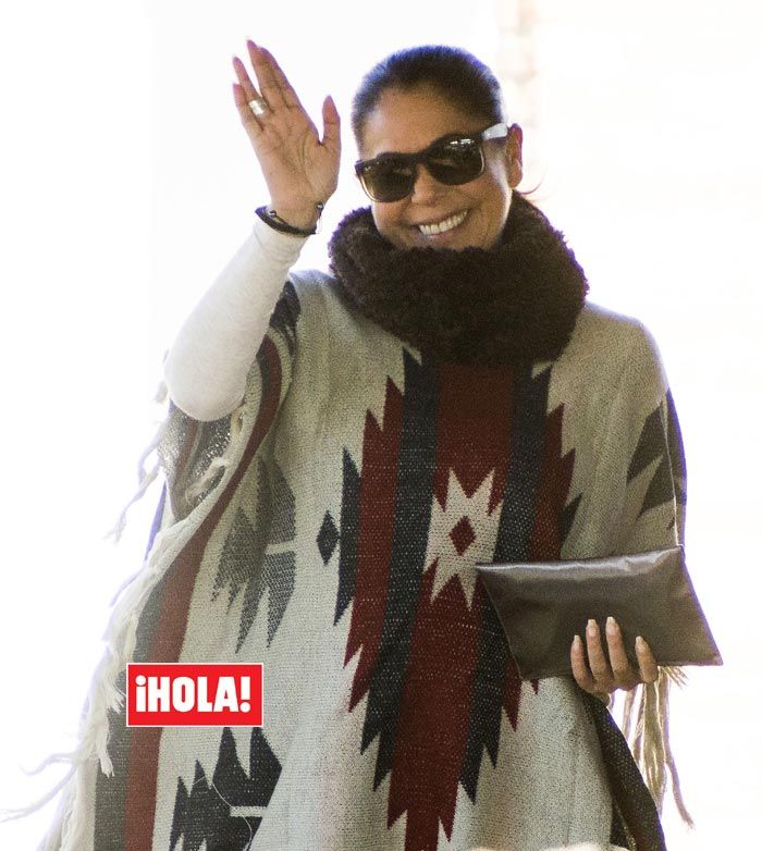 Con esta amplia sonrisa, Isabel ha abandonado la cárcel de Alcalá de Guadaira por última vez tras completar los trámites de la libertad condicional
