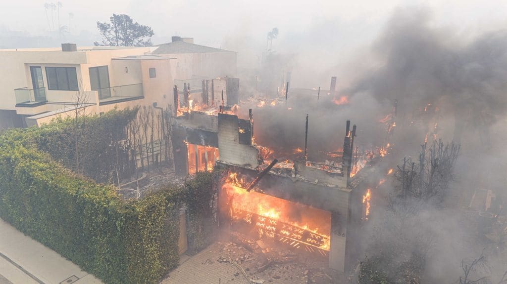 La casa de Adam Brody y Leighton Meester fue consumida por el incendio Palisades 