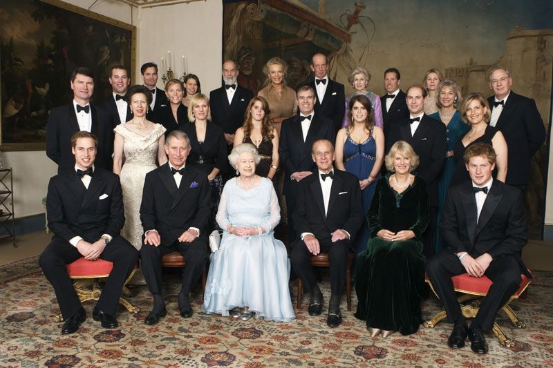 Reina Isabel II de Inglaterra con su familia