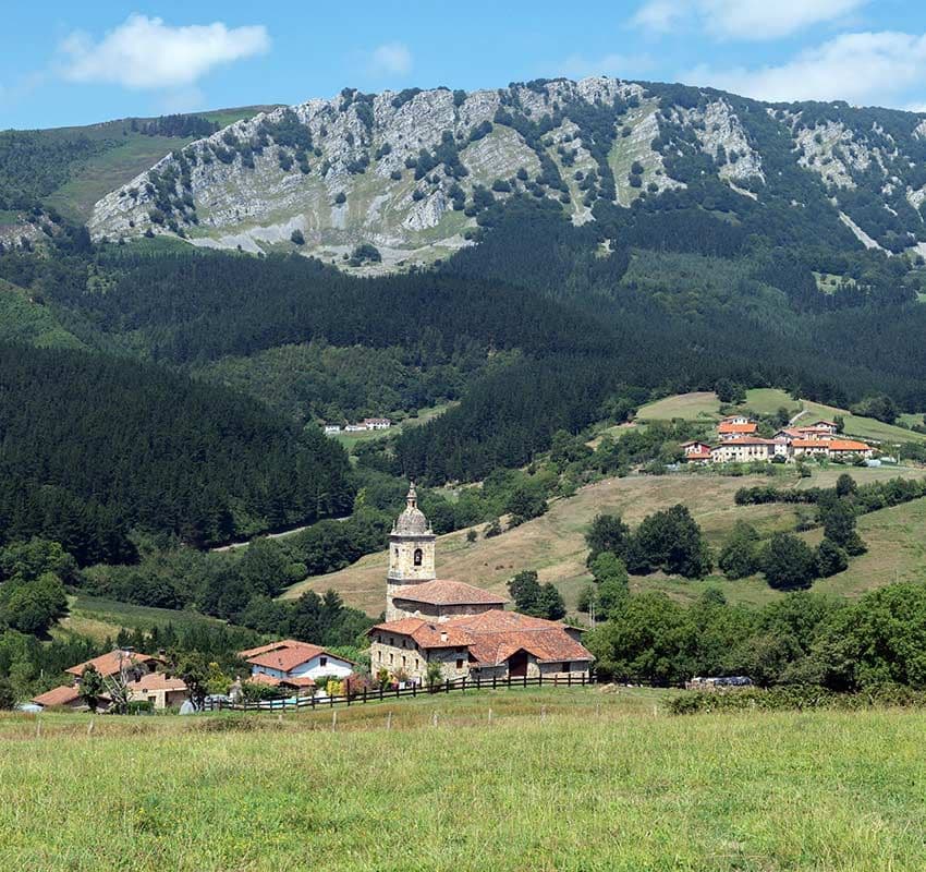 Planes en el valle de Aramaio, la Suiza Alavesa, País Vasco