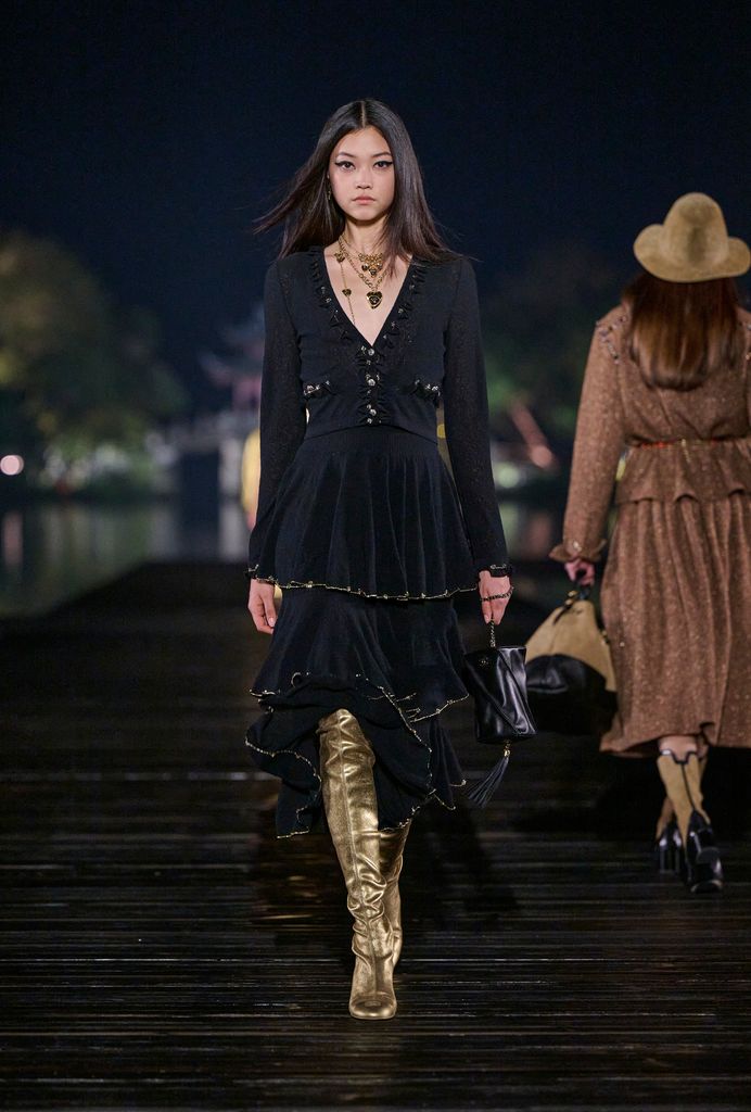 Desfile de CHANEL 2024/25 Métiers d’art en Hangzhou, China