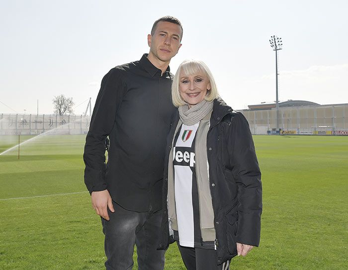 Raffaella Carra con Federico Bernardeschi