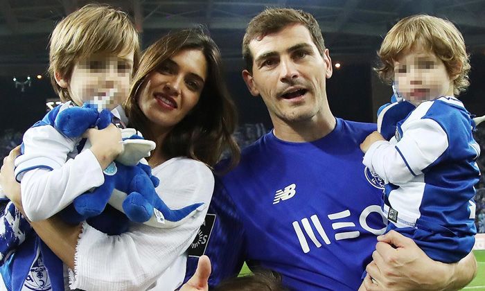 Iker y Sara con sus hijos Martín y Lucas