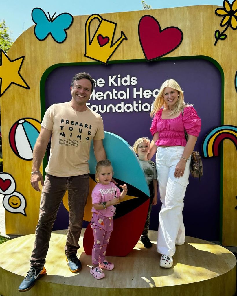 Zak con su mujer Olivia y sus dos hijos