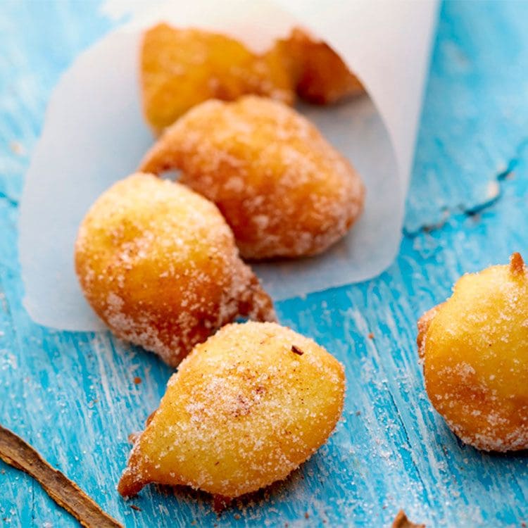 Buñuelos de naranja, azahar y canela