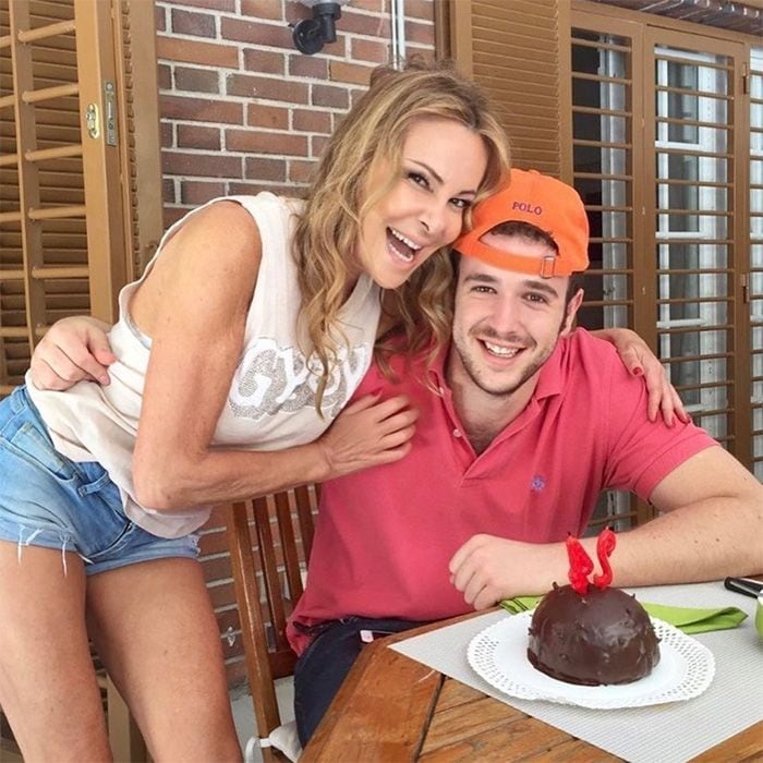 Ana Obregón felicita a su hijo Álex Lequio