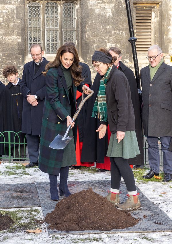 Kate Middleton con abrigo de tartán en recuerdo a Isabel II