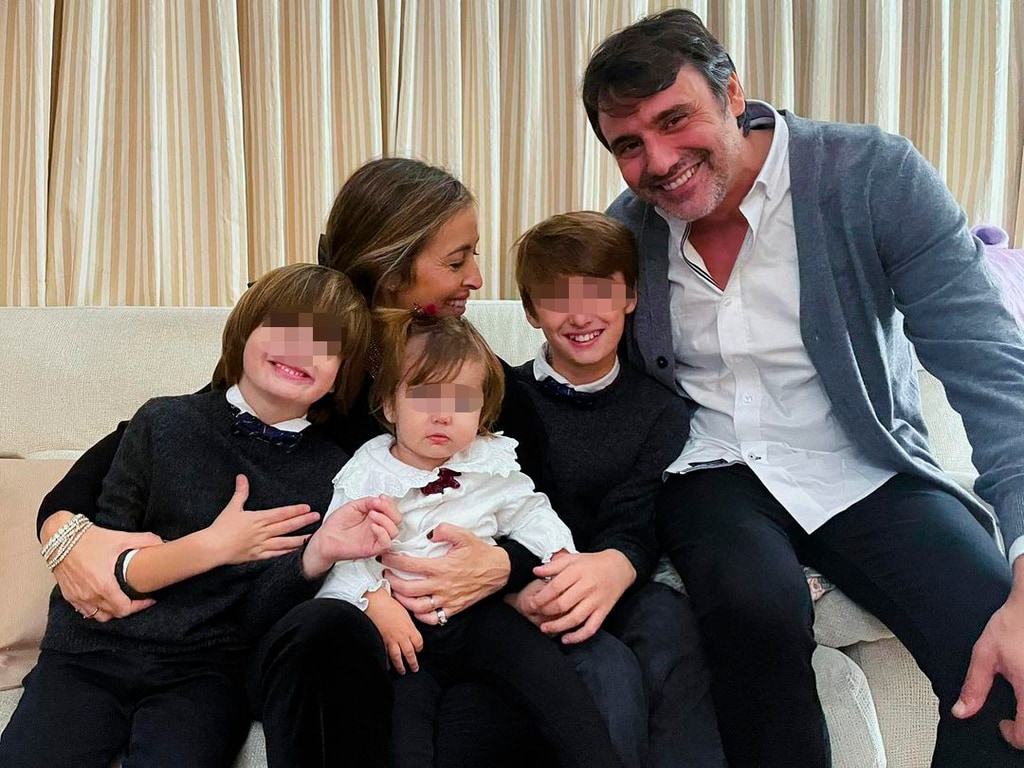 Maria Amores e Ion Aramendi con sus hijos