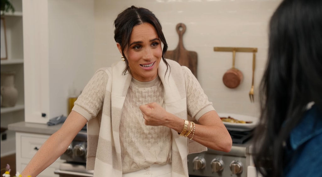 Meghan Markle habla de sus hijos mientras corrige a su amiga Mindy Kaling