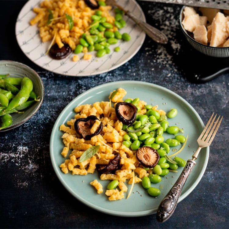 'Passatelli' con edamame y setas 'shiitake'