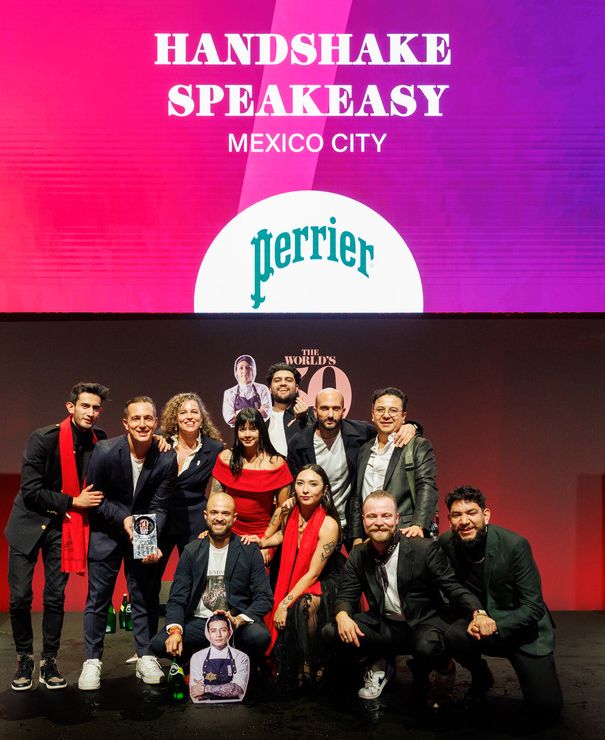 Equipo del bar 'Handshake Speakeasy', premiado como 'Mejor bar del mundo 2024'