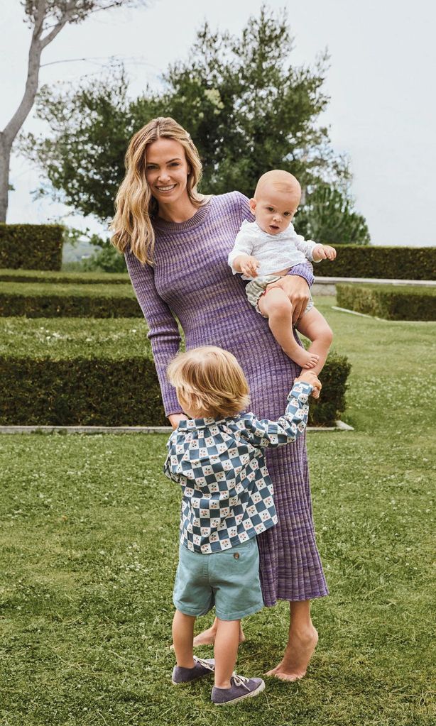 HONINOS. MARTINA JÁUDENS Y MARÍA FERNÁNDEZ-RUBÍES JUNTO A SUS HIJOS