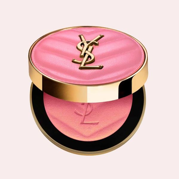 Colorete en polvo rosa de Yves Saint Laurent con caja redonda y el logo de la maca en dorado