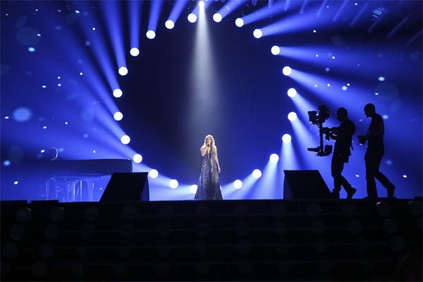 En el escenario hay 1.270 pilares equipados con luces LED, que cambian de color a petición de las distintas delegaciones, ¿cuál elegirá España? Foto de http://www.eurovision.tv/ (Thomas Hanses - EBU)
