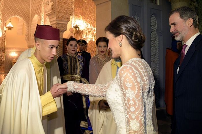 Moulay Hassan saluda al rey Felipe VI y a la reina Letizia