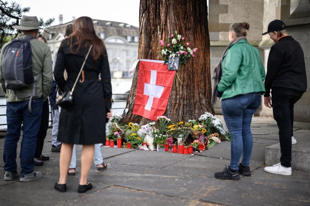 The altar in honor of the deceased young cyclist