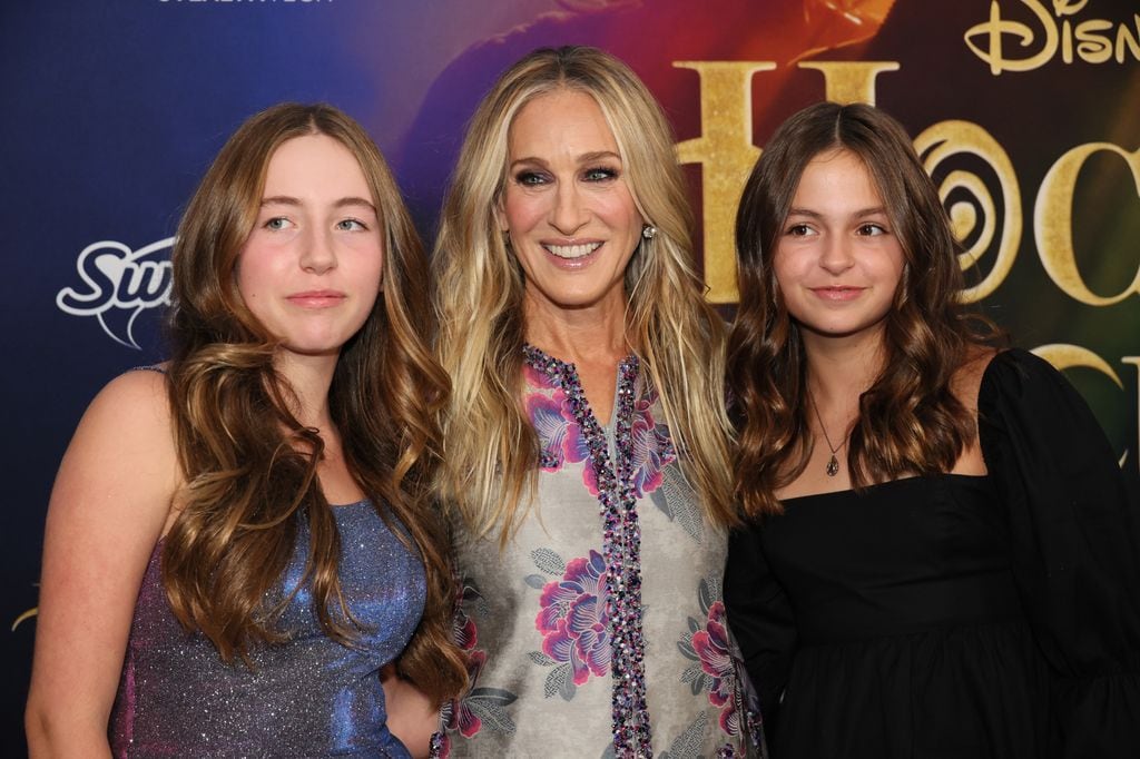 Sarah Jessica Parker con sus hijas en el estreno de la película Hocus Pocus 2, en Nueva York en 2022