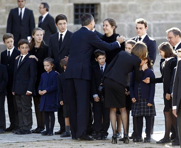 Los Reyes han dado el pésame a cada uno de los nietos del infante Carlos
